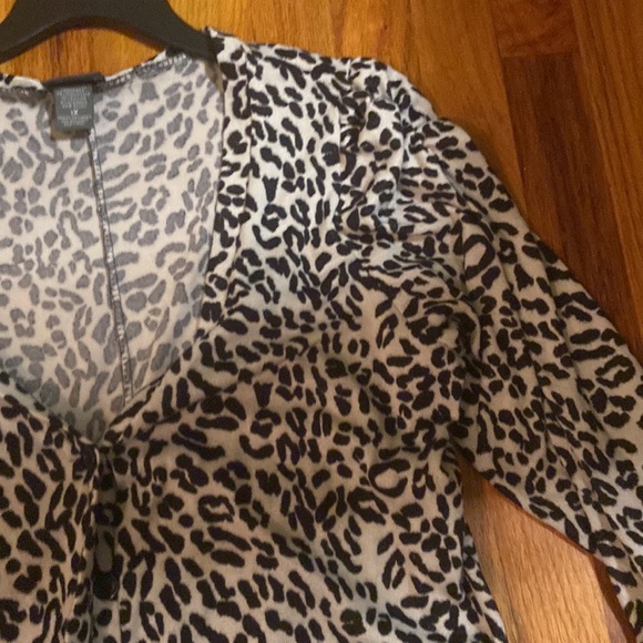 Dots bulk/white cheetah long sleeve sweater - Picture 2 of 4